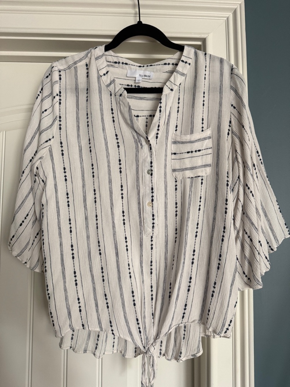 Striped Tie-Front Button Pullover Blouse in White & Navy